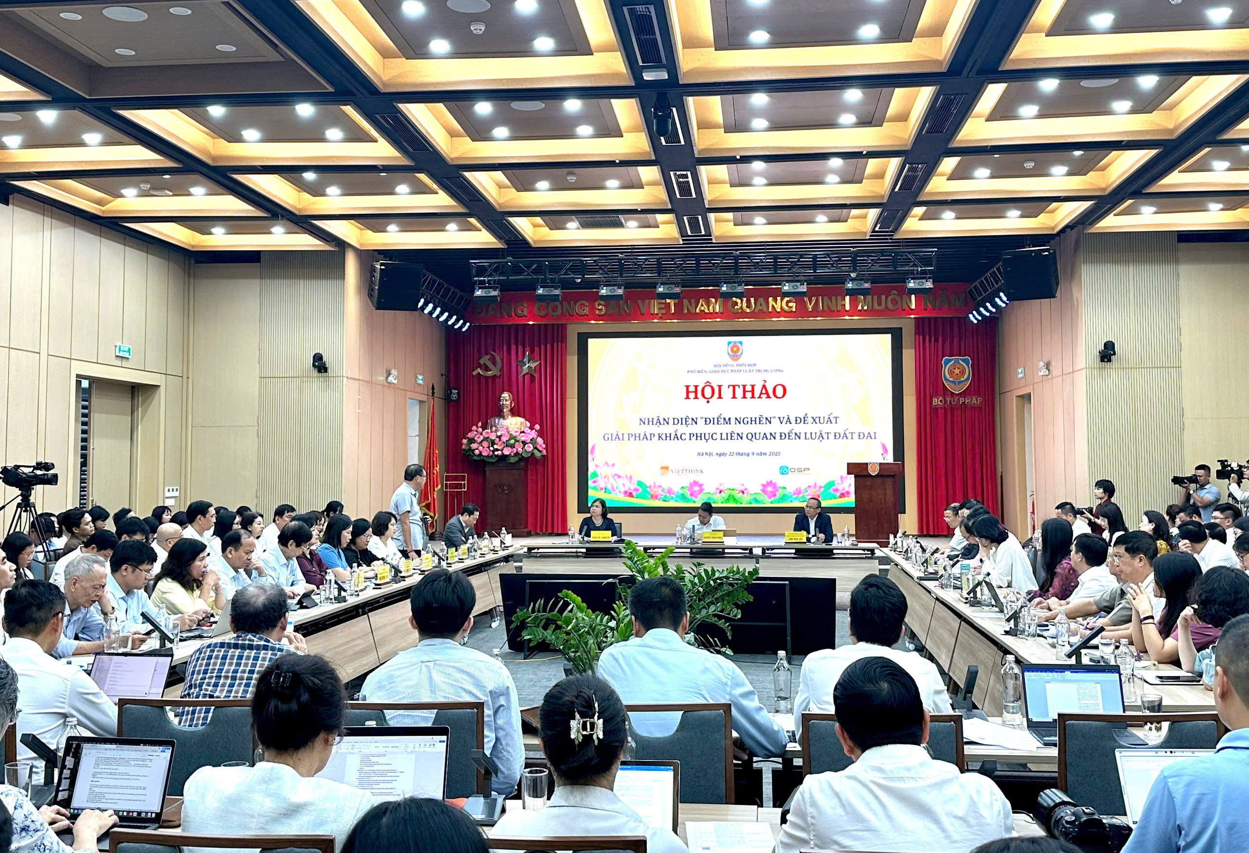 Vietthink tài trợ và tham gia hội thảo do Bộ Tư pháp và Bộ NN&MT tổ chức